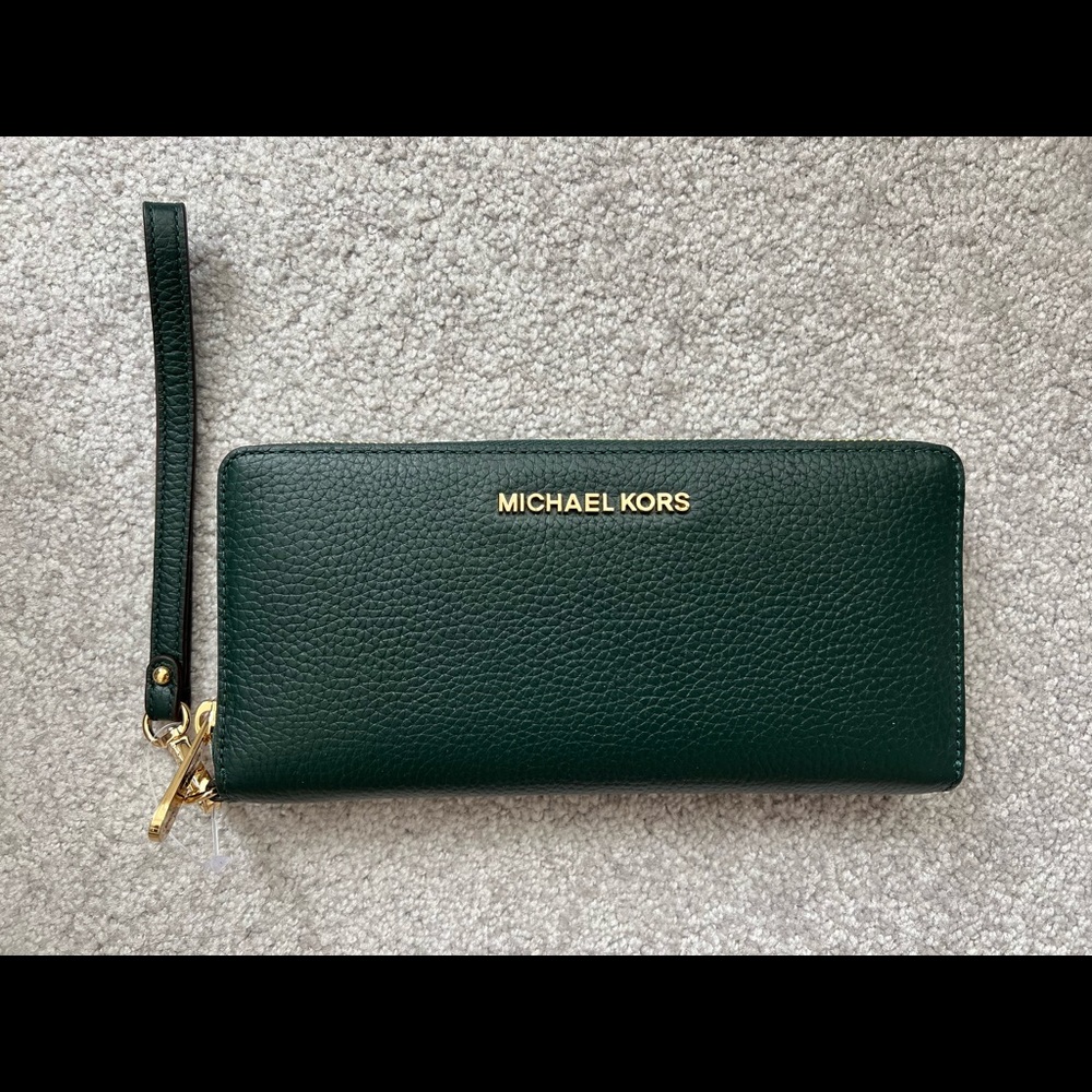 *BRAND NEW* Michael Kors Wallet w/ Tags